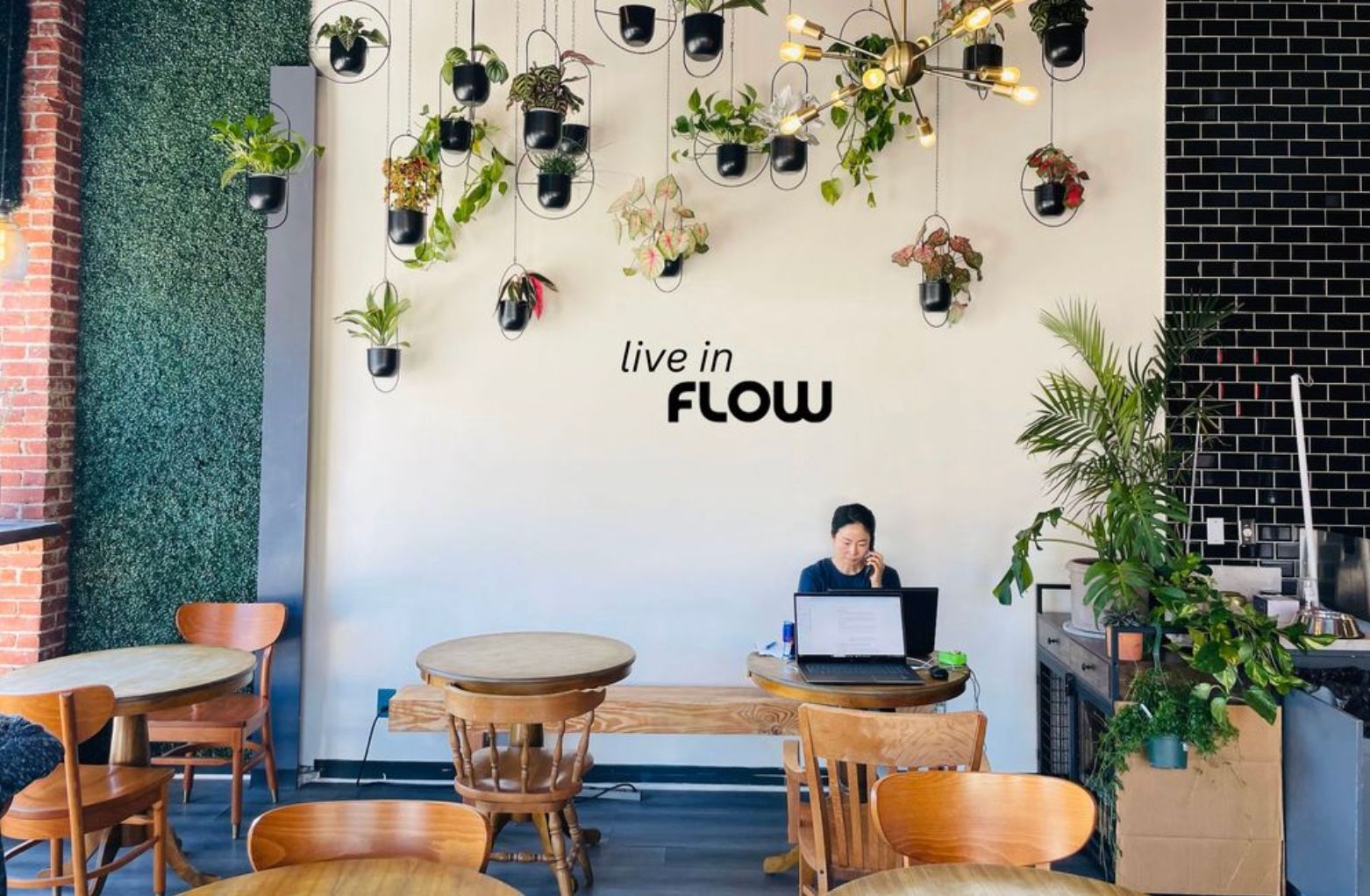 Flowin Cafe in Hollywood
