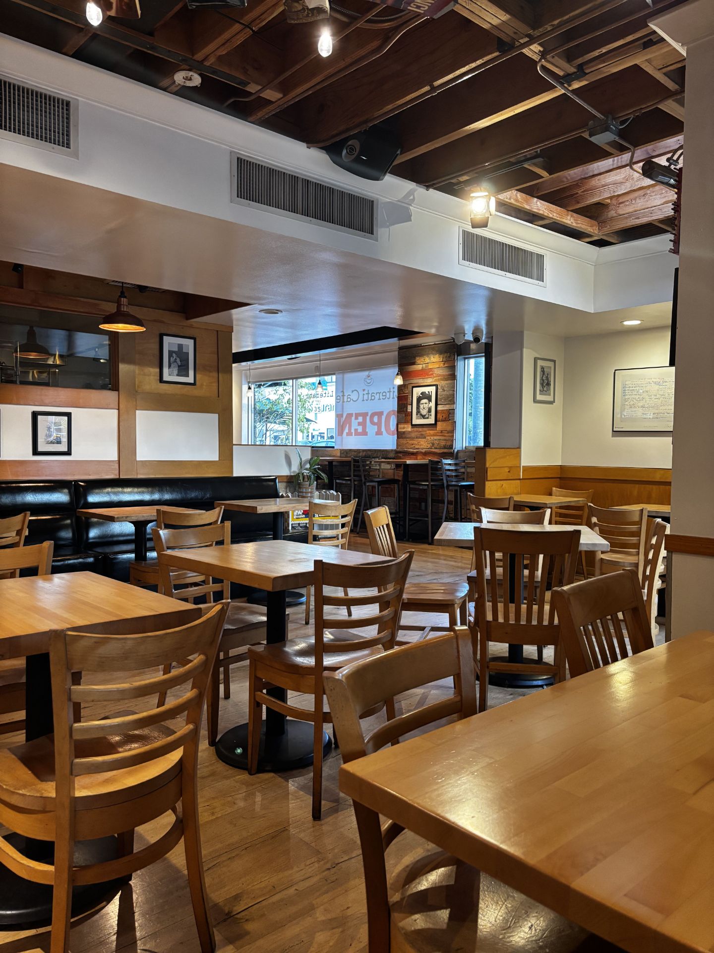 Literati Cafe in Brentwood